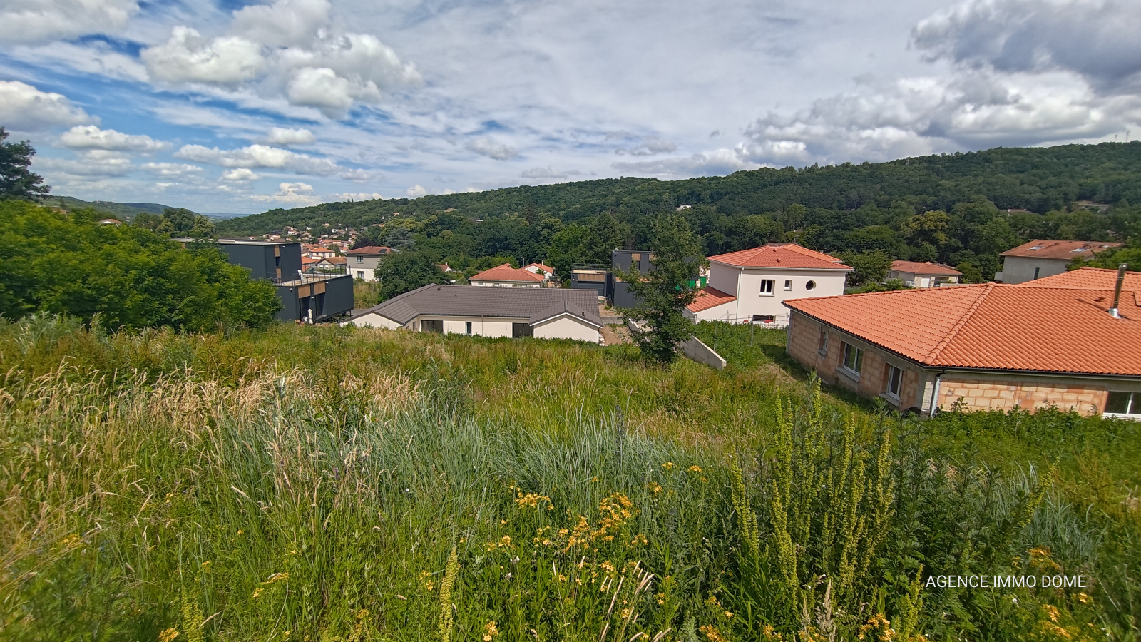 Terrain constructible de 952 m², vue dégagée 