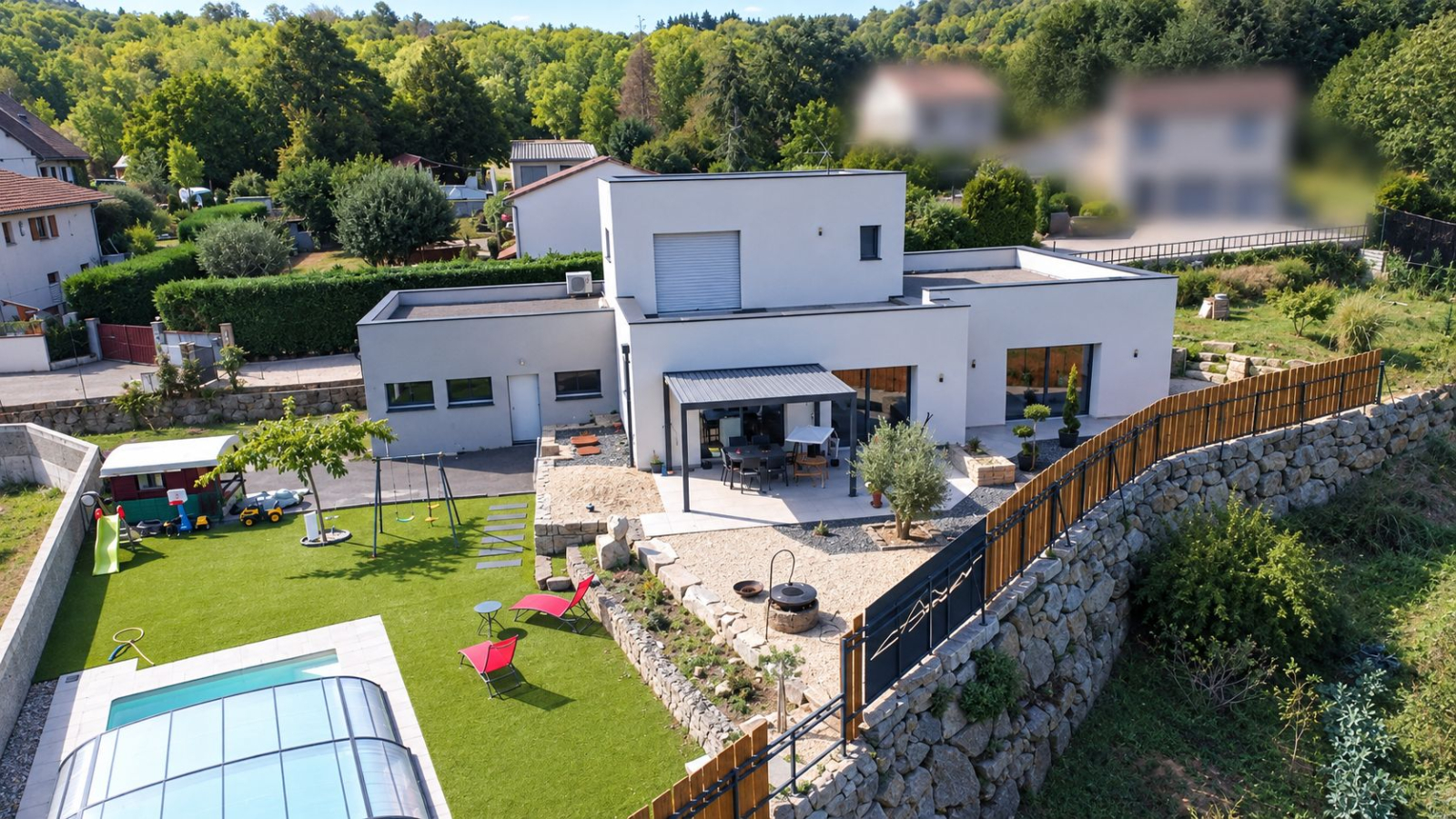villa, 145 m² hab. 1 100 m² de terrain